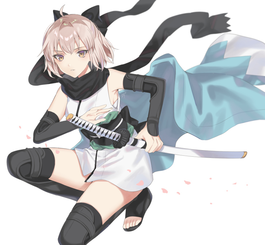 1girl ahoge armor armpit_crease armpits bangs black_bow black_legwear black_scarf bow commentary fate/grand_order fate_(series) hair_bow half_updo haori haori_removed highres japanese_armor japanese_clothes katana kimono kote looking_at_viewer ninja obi obiage obijime okita_souji_(fate) okita_souji_(koha/ace) one_knee oshage_(user_kpsn5534) parted_lips platinum_blonde_hair sash scarf sheath sheathed shin_guards short_hair short_kimono simple_background sleeveless sleeveless_kimono solo squatting sword thighhighs toeless_footwear toes weapon white_background white_kimono yellow_eyes