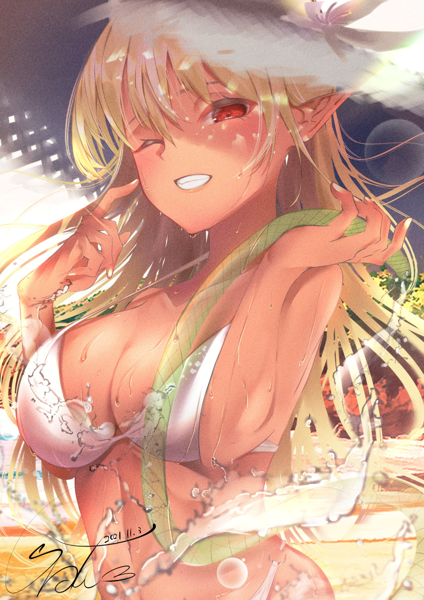 1girl ;) absurdres bangs bikini blonde_hair breasts commentary_request dark-skinned_female dark_skin dated grin hair_between_eyes halter_top halterneck hands_up hat highres holding holding_hose hololive hose large_breasts long_hair looking_at_viewer o-ring o-ring_bikini o-ring_bottom one_eye_closed pointy_ears red_eyes shiranui_flare signature smile solo straw_hat sun_hat swimsuit upper_body urotare virtual_youtuber water white_bikini