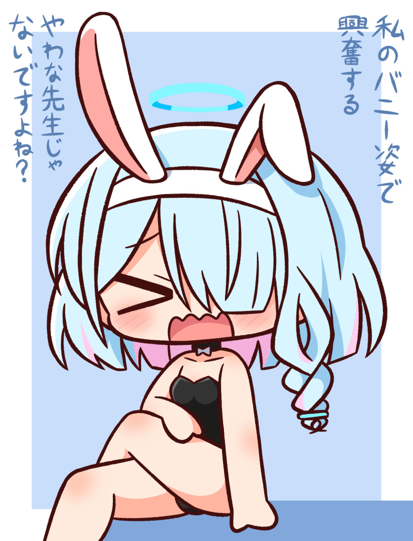 &gt;_&lt; 1girl animal_ears arona_(blue_archive) bangs bare_arms bare_legs bare_shoulders barefoot black_choker black_leotard blue_archive blue_background blue_hair blush chibi choker closed_mouth commentary_request crossed_legs eyebrows_visible_through_hair facing_viewer fake_animal_ears feet_out_of_frame hair_over_one_eye hairband halo hana_kazari highres leotard multicolored_hair open_mouth pink_hair playboy_bunny rabbit_ears solo strapless strapless_leotard translation_request two-tone_background two-tone_hair v-shaped_eyebrows wavy_mouth white_background white_hairband