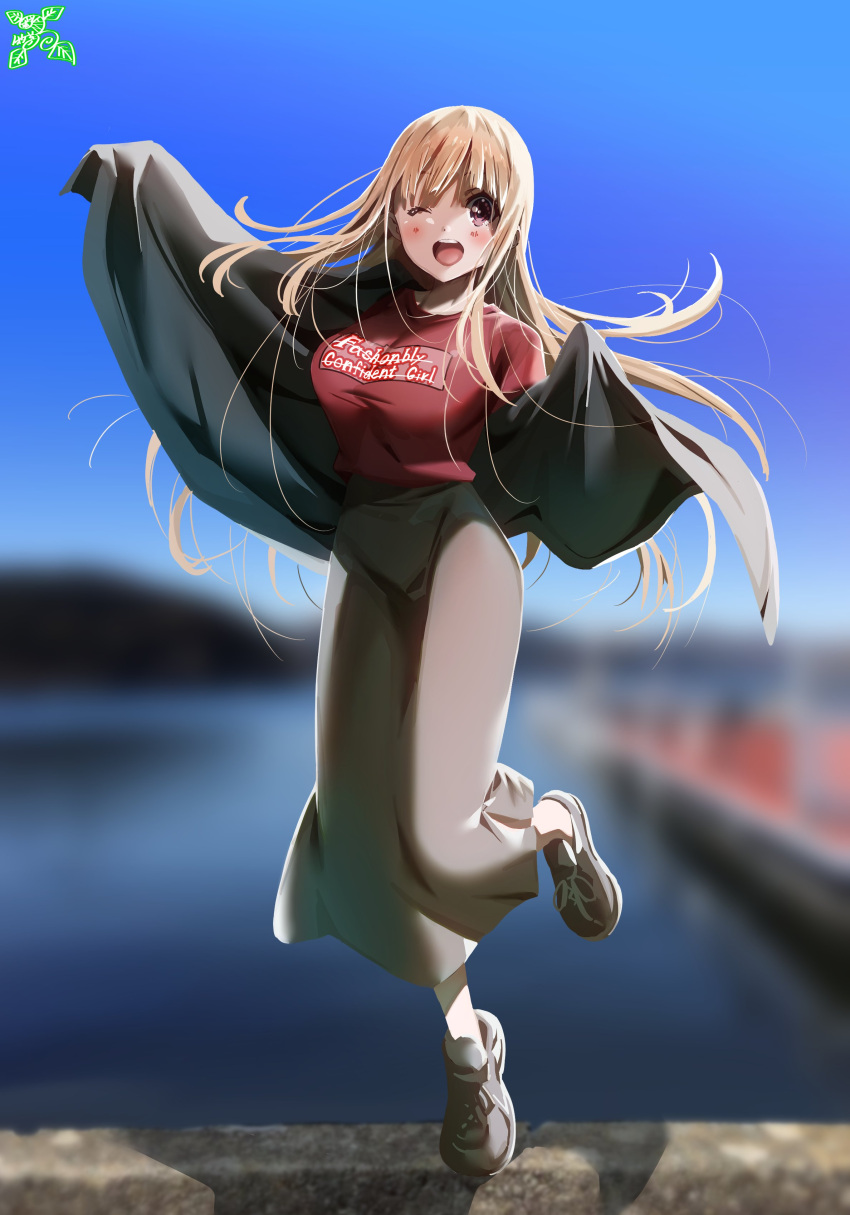 1girl ;d absurdres blonde_hair blue_sky blurry blurry_background blush brown_eyes character_request floating_hair full_body grey_skirt highres long_hair long_skirt looking_at_viewer one_eye_closed open_mouth pink_x red_shirt shirt skirt sky smile solo standing standing_on_one_leg very_long_hair