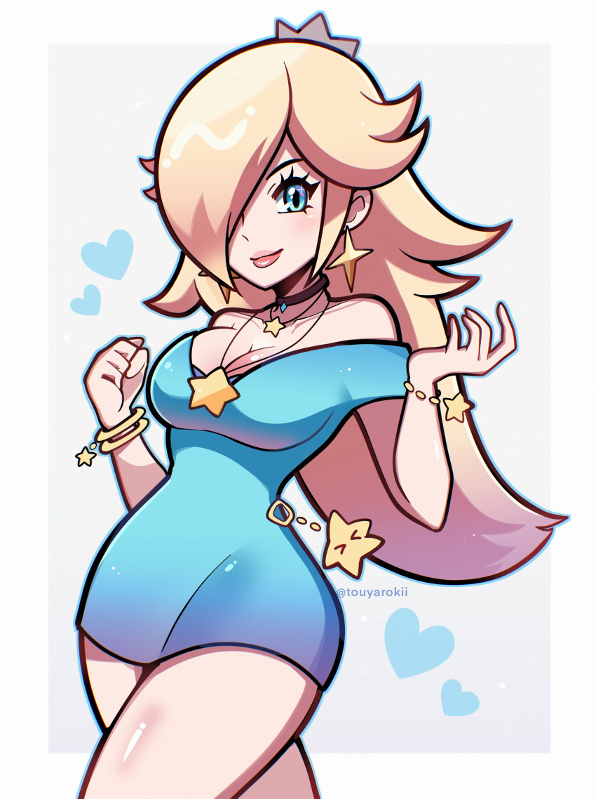 &gt;_&lt; 1girl absurdres artist_name bare_shoulders blonde_hair blue_dress blue_eyes border bracelet breasts cleavage clenched_hand closed_mouth commentary cowboy_shot crown dress eyelashes hair_over_one_eye heart highres jewelry large_breasts long_hair mario_(series) necklace pink_lips rosalina simple_background smile solo standing star_(symbol) star_necklace touyarokii twitter_username white_background white_border