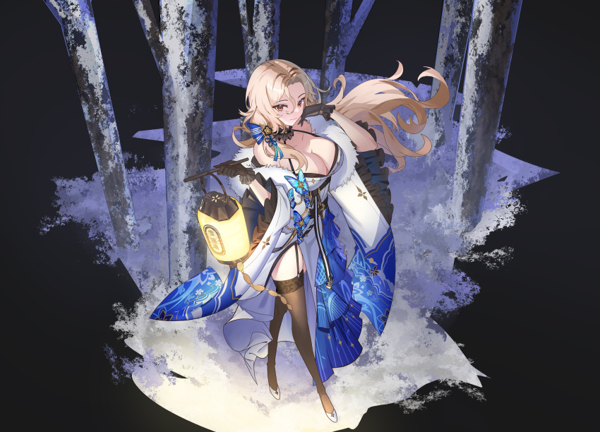 1girl absurdres blonde_hair breasts brown_eyes brown_thighhighs cleavage closed_mouth dress forehead from_above full_body goddess_of_victory:_nikke highres holding holding_lantern lantern large_breasts long_sleeves looking_at_viewer ludmilla_(nikke) ludmilla_(winter_owner)_(nikke) night outdoors smile snow solo standing thighhighs tree unmu white_dress wide_sleeves