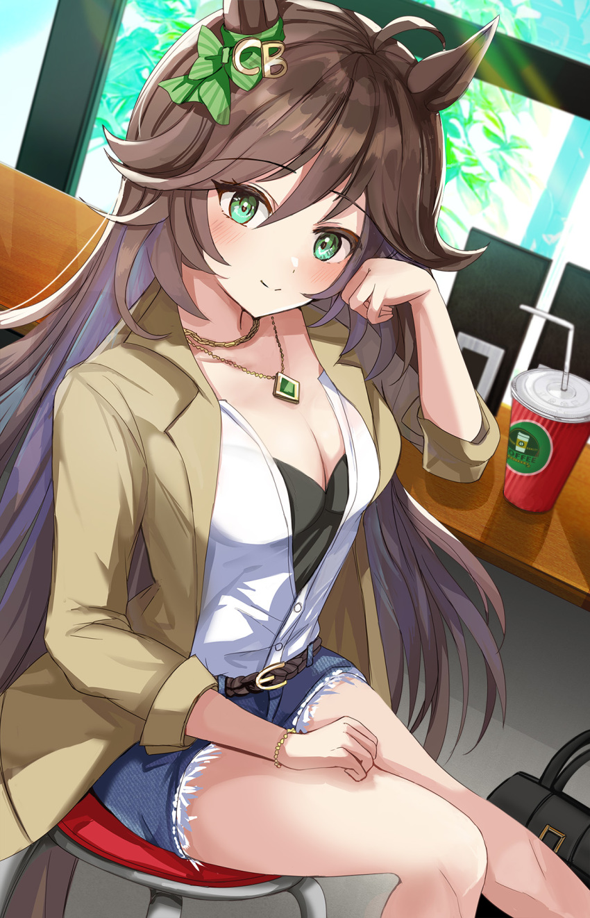 1girl ahoge alternate_costume animal_ears bag belt black_bag blush bracelet breasts brown_belt brown_hair brown_jacket cleavage closed_mouth commentary_request cup denim denim_shorts disposable_cup drinking_straw ear_ornament green_eyes hanamura_pink handbag highres horse_ears horse_girl horse_tail jacket jewelry long_hair medium_breasts mr._c.b._(umamusume) necklace on_stool open_clothes open_jacket partially_unbuttoned shirt shorts sitting smile solo table tail umamusume white_shirt