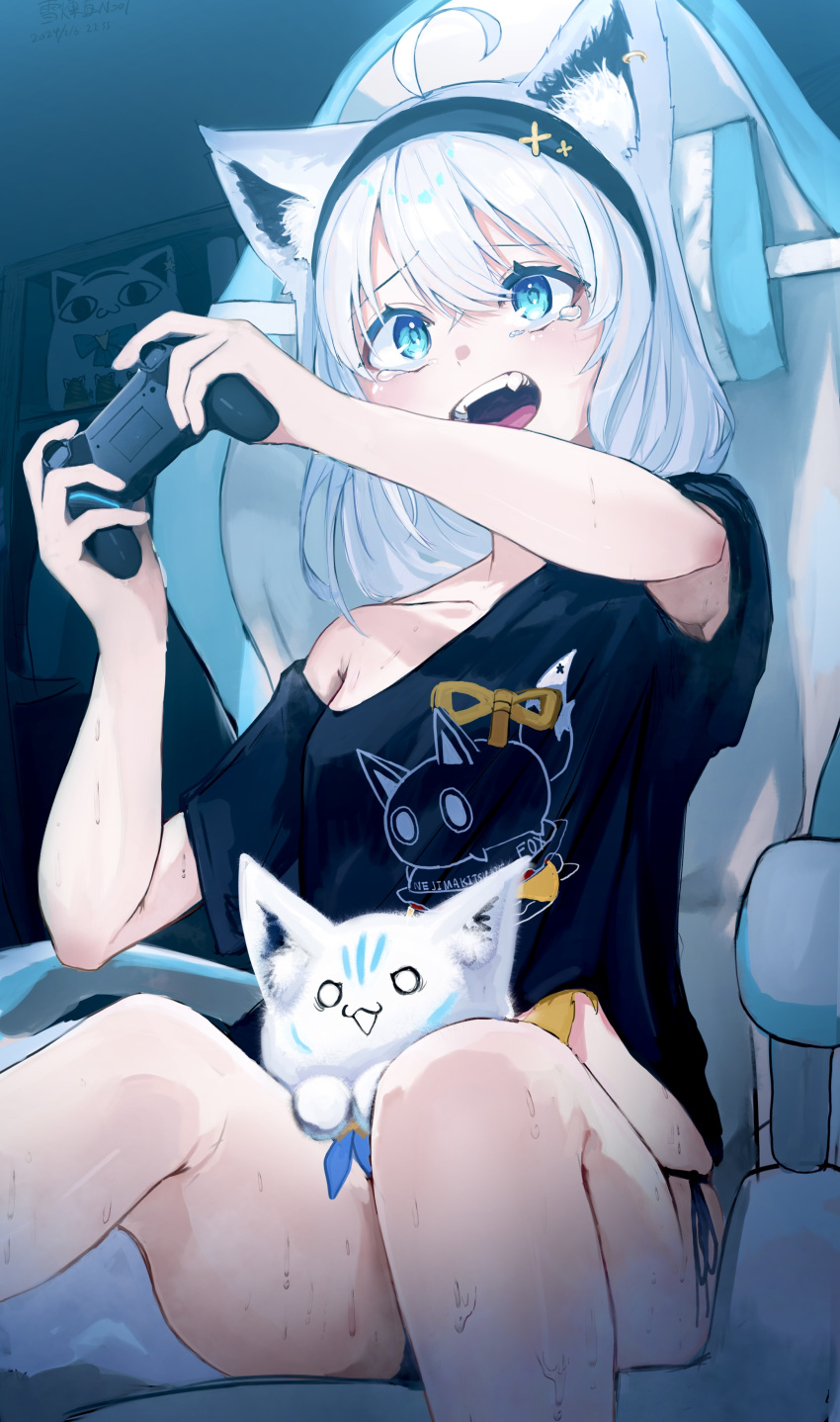 1girl absurdres ahoge animal_ear_fluff animal_ears artist_name artist_request between_thighs black_hairband black_shirt blue_eyes chair commentary_request controller dark dated earrings fox_ears fox_girl game_controller gaming_chair hairband highres holding holding_controller holding_game_controller hololive indoors jewelry long_hair mascot miteiru_(shirakami_fubuki) nejima_kitsune_(shirakami_fubuki) nervous_sweating official_alternate_costume on_chair open_mouth oruyanke_(shirakami_fubuki) playing_games screen_light shirakami_fubuki shirakami_fubuki_(7th_costume) shirt side-tie_shirt sidelocks single_bare_shoulder single_earring sitting solo sweat swivel_chair t-shirt tearing_up teeth thighs upper_teeth_only virtual_youtuber white_hair