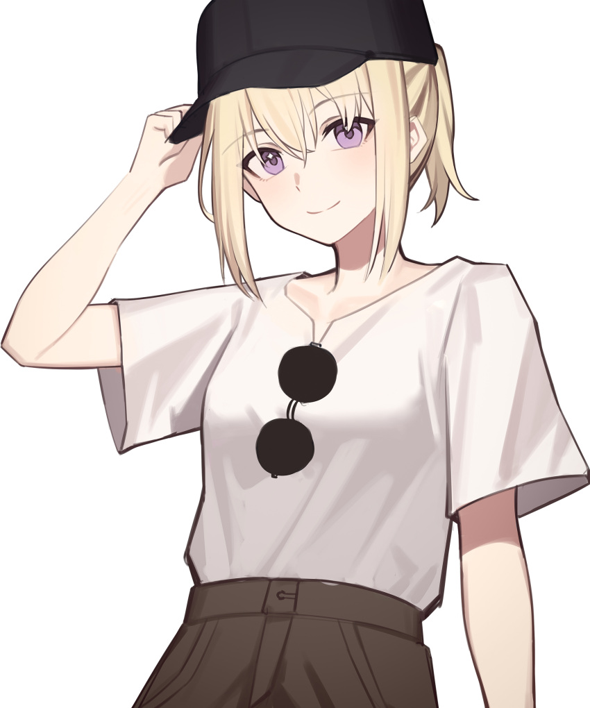 1girl absurdres bang_dream! bang_dream!_it's_mygo!!!!! baseball_cap black_hat blonde_hair brown_pants chinese_commentary closed_mouth commentary_request eyewear_hang hair_up hat highres looking_at_viewer lu_guan misumi_uika pants ponytail shirt short_sleeves simple_background smile solo sunglasses unworn_eyewear upper_body white_background white_shirt
