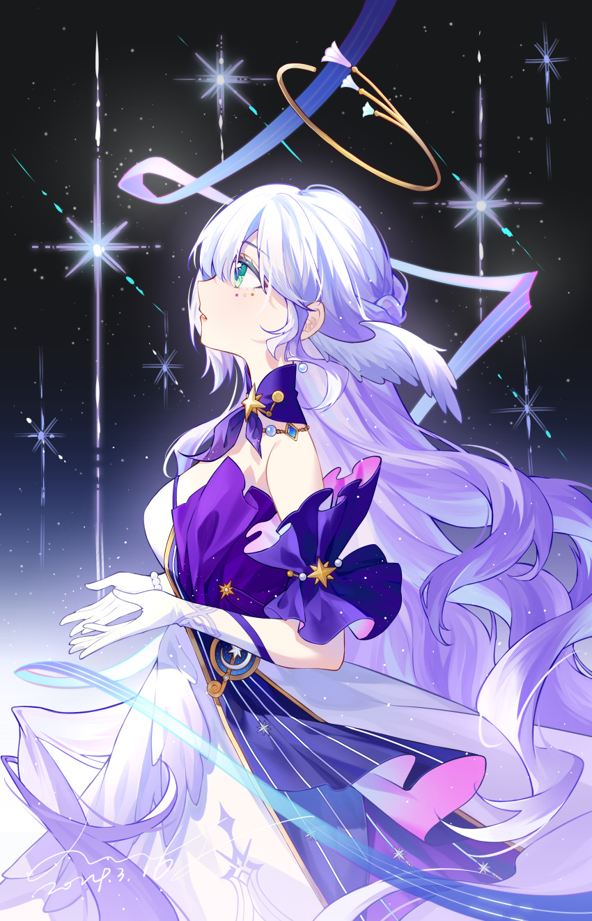 1girl absurdres aqua_eyes bare_shoulders bracelet detached_sleeves dress earrings floating_hair from_side gloves halo handsomening head_wings highres honkai:_star_rail honkai_(series) jewelry long_hair looking_to_the_side parted_lips purple_dress purple_hair robin_(honkai:_star_rail) short_sleeves signature solo spiked_bracelet spikes standing two-tone_dress white_dress white_gloves white_wings wings