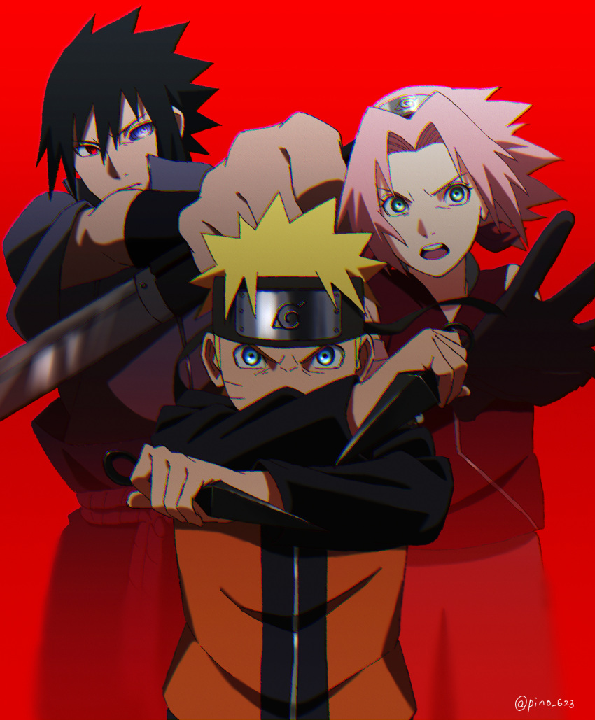 1girl 2boys black_eyes black_gloves black_hair blonde_hair blue_eyes closed_mouth dual_wielding facial_mark forehead forehead_mark forehead_protector gloves green_eyes grey_eyes grey_jacket haruno_sakura heterochromia highres holding holding_sword holding_weapon jacket katana kunai long_sleeves multiple_boys naruto_(series) naruto_shippuuden ninja official_style open_mouth pink_hair pinoko_(pnk623) red_background red_eyes red_shirt rinnegan sharingan shirt short_hair short_sleeves simple_background sleeveless sleeveless_shirt sword team7 uchiha_sasuke uzumaki_naruto v-shaped_eyebrows weapon