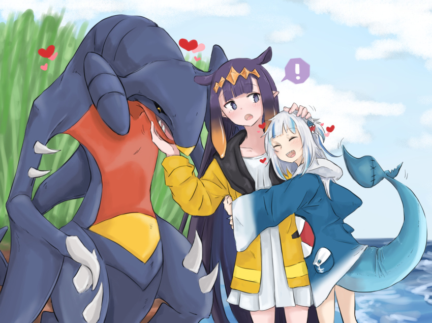 ! 2girls aoi_(aoisaka) bangs blue_hair blunt_bangs blush chin_tickle fish_tail garchomp gawr_gura grass hand_on_another's_head headpat heart highres hololive hololive_english hug long_hair multicolored_hair multiple_girls ninomae_ina'nis open_mouth orange_hair outdoors pointy_ears pokemon pokemon_(creature) pokemon_(game) pokemon_bdsp purple_hair raincoat sandwiched shark_tail sharp_teeth silver_hair smile spoken_exclamation_mark streaked_hair tail teeth tentacle_hair very_long_hair virtual_youtuber water