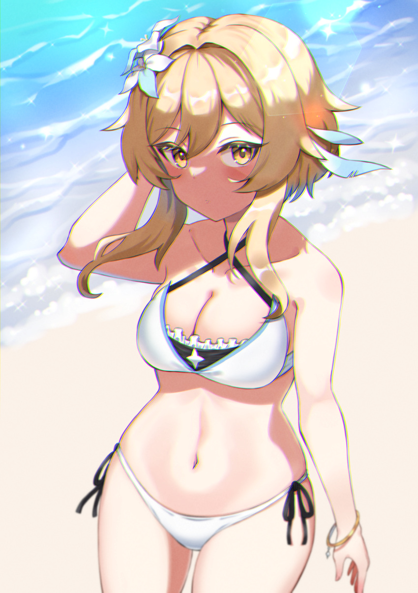 1girl adjusting_hair bangs bare_shoulders beach bikini blonde_hair blush bracelet breasts cleavage flower genshin_impact hair_flower hair_ornament highres jewelry looking_at_viewer lumine_(genshin_impact) midriff navel ocean shadowed shinatsukou short_hair short_hair_with_long_locks swimsuit yellow_eyes