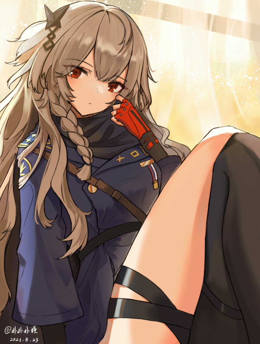 1girl artist_name bangs black_legwear black_scarf blonde_hair blue_jacket braid braided_ponytail closed_mouth dated expressionless eyebrows_visible_through_hair feet_out_of_frame fingerless_gloves girls'_frontline gloves hair_between_eyes highres jacket light long_hair looking_at_viewer mole mole_under_eye red_eyes red_gloves sakatakin scarf single_thighhigh sitting solo sp9_(girls'_frontline) thighhighs