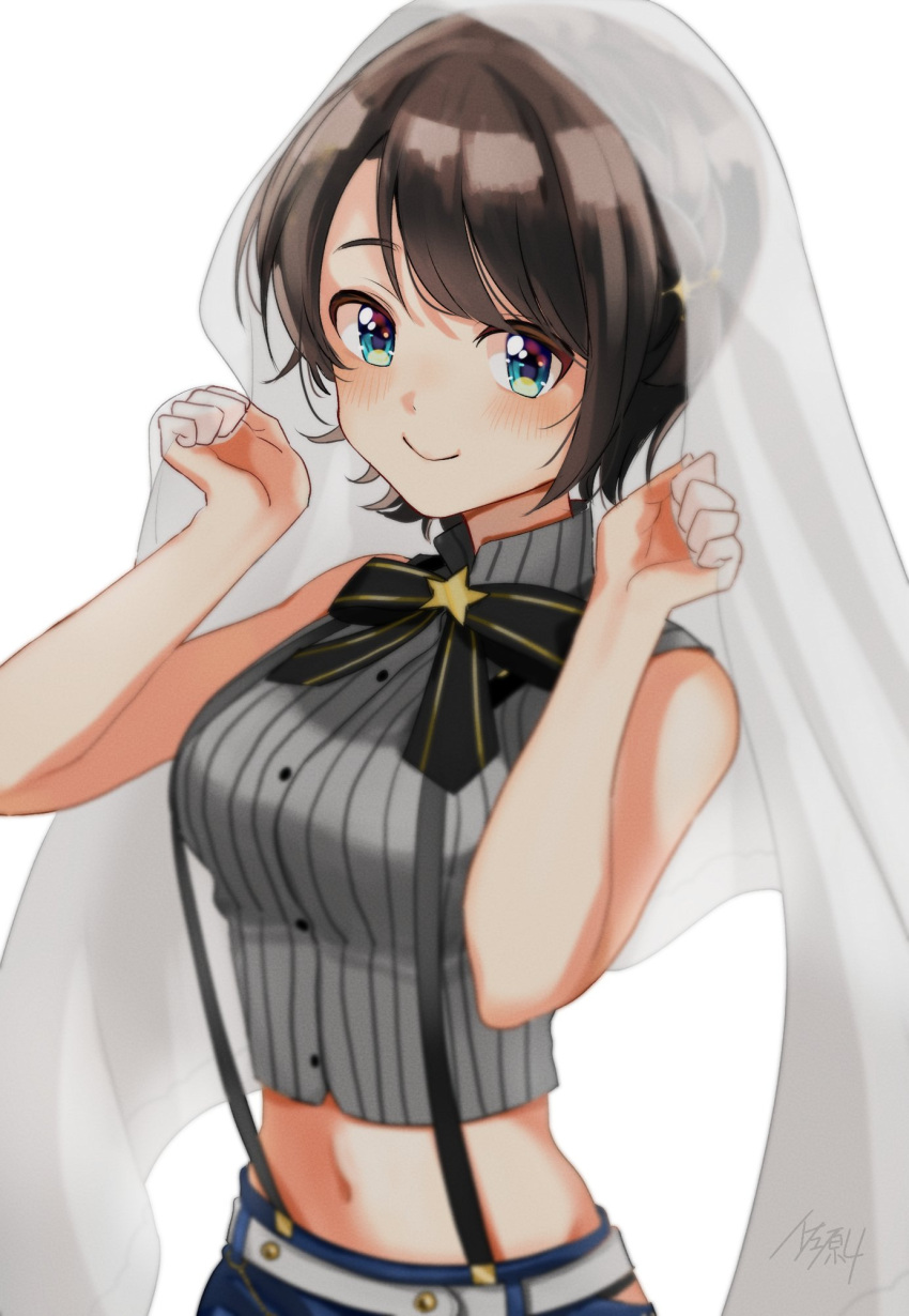 1girl bangs black_bow black_bowtie blue_eyes blue_shorts blurry blush bow bowtie breasts bridal_veil brown_hair buttons closed_mouth commentary cowboy_shot cropped_shirt depth_of_field grey_shirt highres hololive looking_at_viewer medium_breasts midriff navel oozora_subaru ribbed_shirt sahara shirt short_hair shorts signature simple_background sleeveless sleeveless_shirt smile solo suspender_shorts suspenders swept_bangs veil virtual_youtuber white_background