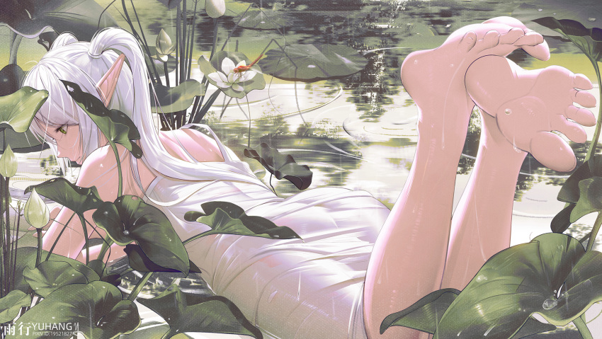 1girl artist_name barefoot bug commentary dragonfly dress elf feet flower frieren from_behind green_eyes highres leaf long_hair lotus lotus_leaf lying making-of_available on_stomach outdoors pixiv_id pointy_ears profile rain ripples sidelocks sleeveless sleeveless_dress soles solo sousou_no_frieren twintails water water_drop wet wet_clothes white_dress white_hair yuxing_yuhang
