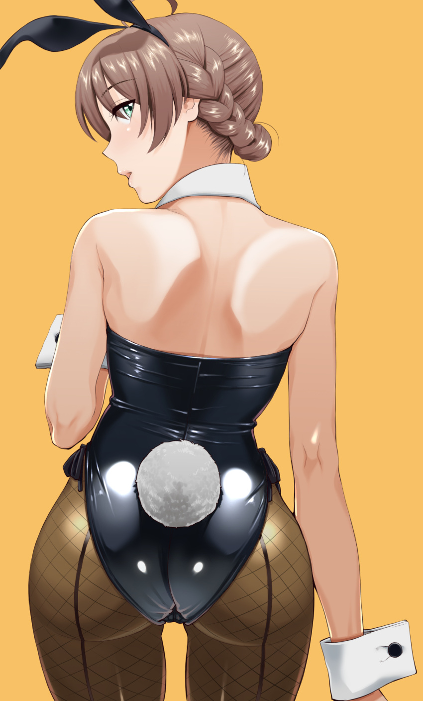 1girl ahoge animal_ears bare_shoulders black_legwear black_leotard commentary_request detached_collar fake_animal_ears fake_tail fishnet_legwear fishnets from_behind green_eyes highres humiyou idolmaster idolmaster_million_live! idolmaster_million_live!_theater_days leotard light_brown_hair looking_at_viewer looking_back pantyhose playboy_bunny rabbit_ears rabbit_tail sakuramori_kaori short_hair solo strapless strapless_leotard tail tied_hair wrist_cuffs yellow_background