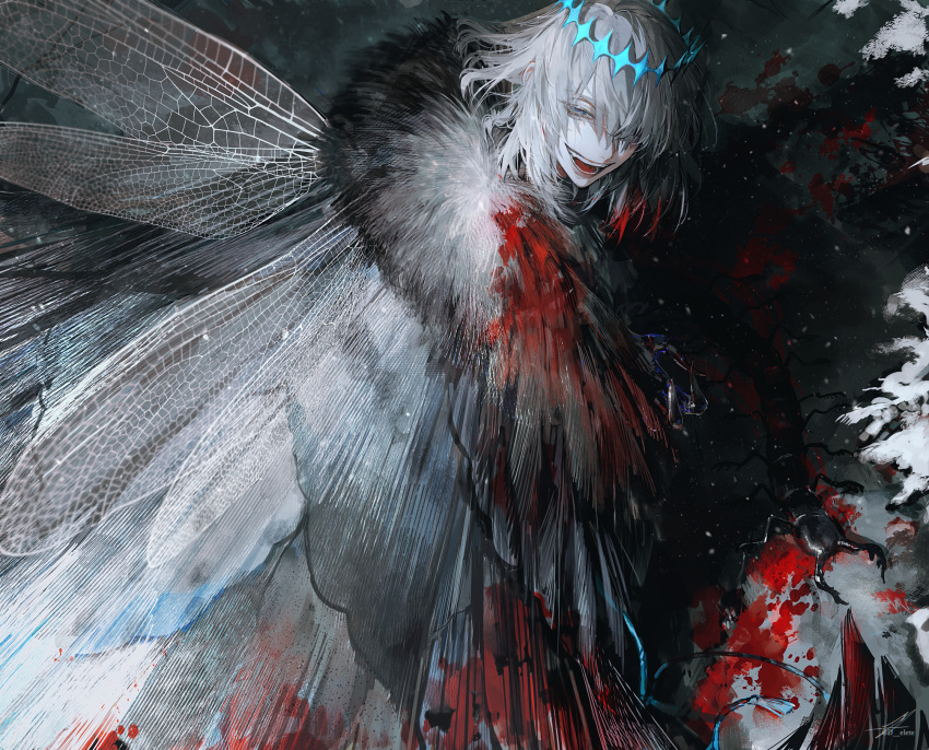 1boy arthropod_boy au_(d_elite) bangs blood blood_on_clothes blue_eyes bug cape centipede commentary crown diamond_hairband evil_smile fate/grand_order fate_(series) fur-trimmed_cape fur_trim grey_hair highres insect_wings looking_at_viewer male_focus medium_hair oberon_(fate) one_eye_covered open_mouth red_pupils signature smile solo spoilers standing teeth wings