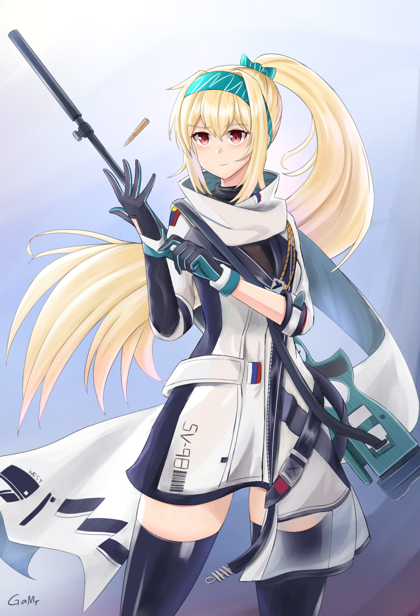 1girl blonde_hair bullet eyebrows_visible_through_hair gamryous girls'_frontline glove_pull gloves green_hairband hairband highres long_hair looking_at_viewer ponytail red_eyes russian_flag scarf simple_background smile solo sv-98 sv-98_(girls'_frontline) thighhighs turtleneck white_scarf white_uniform