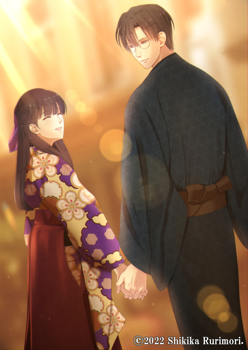 1boy 1girl absurdres artist_name black_hair blurry blurry_background brown_hair closed_eyes couple floral_print glasses hakama hetero highres holding_hands izumi_(stardustalone) japanese_clothes kimono lens_flare long_hair looking_at_another outdoors renri_no_chigiri_wo_kimi_to_shiru short_hair simple_background wide_sleeves