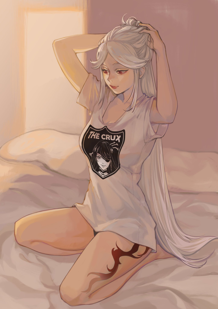 1girl bangs beidou_(genshin_impact) eyepatch genshin_impact hands_on_own_head highres las_vegas_raiders leg_tattoo logo_parody long_hair ningguang_(genshin_impact) on_bed one_eye_covered oversized_clothes oversized_shirt parted_bangs red_eyes shirt t-shirt tattoo white_hair white_shirt yoimiyagam1ng