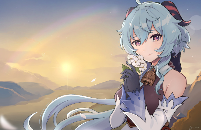 1girl ahoge bangs bare_shoulders bell blue_gloves blue_hair bow breasts detached_sleeves evening flower ganyu_(genshin_impact) genshin_impact gloves highres holding holding_flower horns kato_yuurina long_hair looking_at_viewer mountain neck_bell orange_sky outdoors qingxin_flower sidelocks sky smile solo sun sunset upper_body white_flower white_sleeves