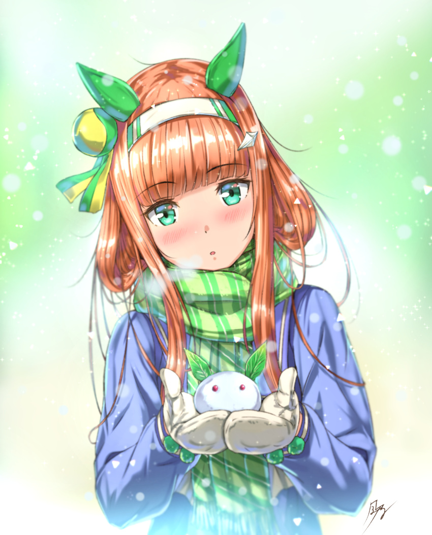 1girl :o animal_ears bangs blunt_bangs blush breath commentary enpera eyebrows_visible_through_hair gradient gradient_background green_background green_eyes green_scarf hair_ornament hairclip head_tilt headband highres horse_ears horse_girl kazeno long_hair long_scarf long_sleeves looking_at_viewer mittens open_mouth orange_hair own_hands_together scarf sidelocks signature silence_suzuka_(umamusume) snow_bunny snowing solo sparkle striped striped_scarf umamusume upper_body