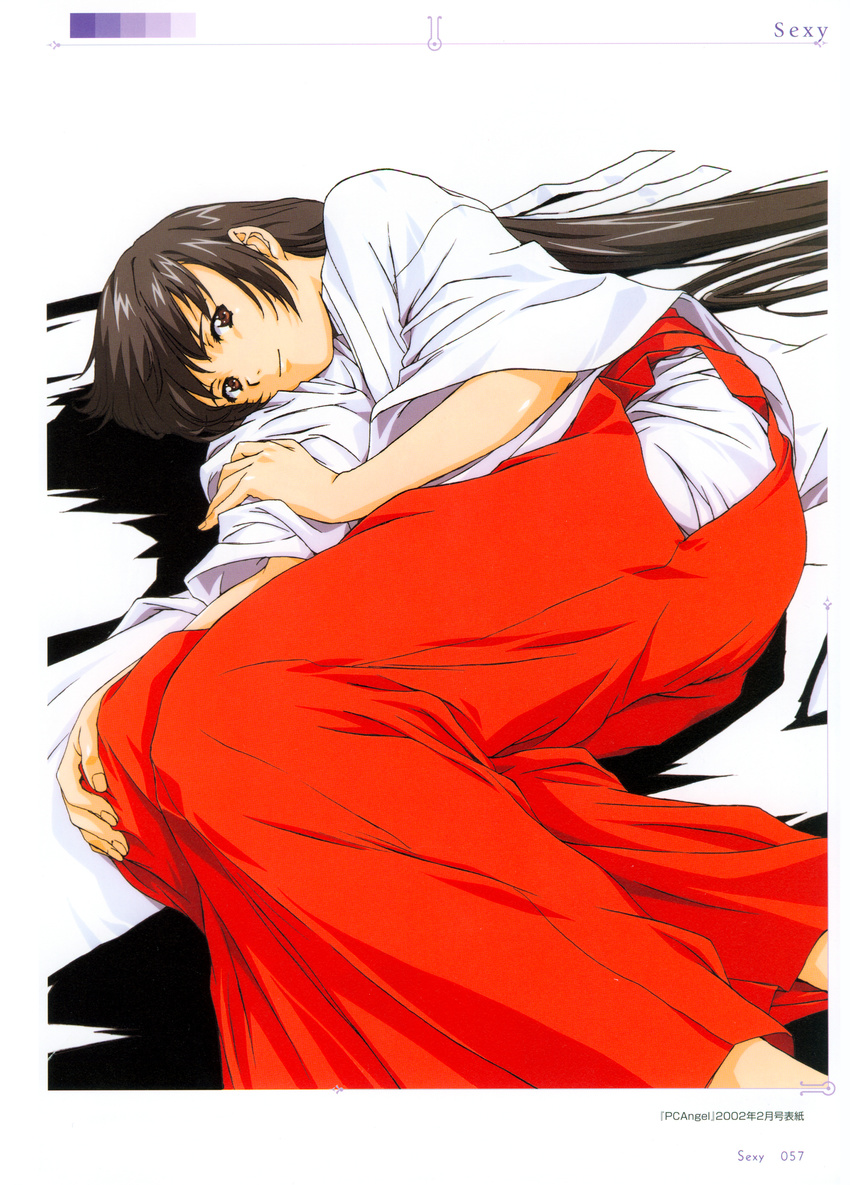 2002 absurdres black_hair brown_eyes copyright_name dated hakama hand_on_own_knee highres horibe_hiderou japanese_clothes light_smile long_hair looking_at_viewer lying miko on_side original page_number pc_angel red_hakama solo very_long_hair