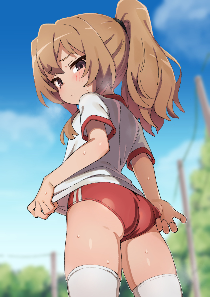 1girl absurdres adjusting_buruma adjusting_clothes aisaka_taiga ass bangs blue_sky blush brown_eyes brown_hair buruma closed_mouth clothes_pull cloud day double_vertical_stripe embarrassed eyebrows_visible_through_hair flat_chest from_behind gym_shirt gym_uniform hair_between_eyes highres long_hair looking_at_viewer looking_back outdoors ponytail pulled_by_self red_buruma shirt shirt_pull short_sleeves sky solo sweat sweatdrop thighhighs toradora! two-tone_shirt wagashi_(dagashiya) white_legwear white_shirt