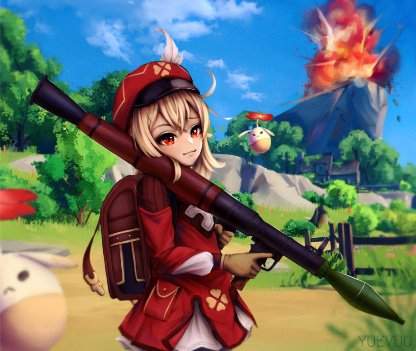 1girl :3 absurdres artist_name backpack bag bangs blonde_hair blue_sky brown_gloves cabbie_hat cloud clover crossed_bangs english_commentary explosion fence forest from_side genshin_impact gloves hair_between_eyes hat hat_feather highres holding holding_weapon jumpy_dumpty klee_(genshin_impact) long_hair long_sleeves looking_at_viewer mountain mountainous_horizon nature outdoors pointy_ears red_eyes red_headwear rocket_launcher rpg rpg-7 sidelocks sky smile trigger_discipline upper_body watermark weapon yuevuo