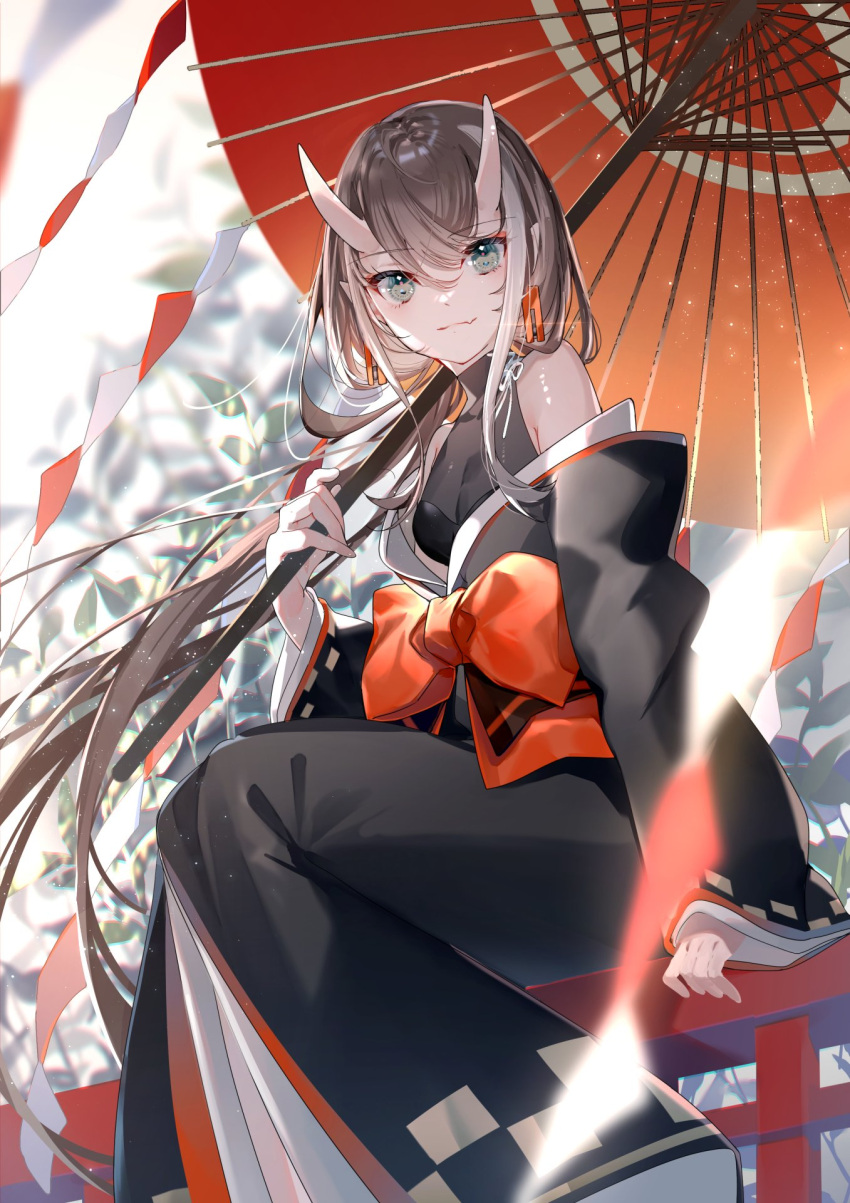 1girl arm_support asu_(sinsekai) bangs bare_shoulders black_kimono blurry blurry_background bow breasts brown_hair cleavage closed_mouth earrings eyebrows_visible_through_hair eyelashes eyeshadow fang fang_out green_eyes hair_between_eyes highres holding holding_umbrella horns japanese_clothes jewelry kimono large_bow long_hair long_sleeves looking_at_viewer makeup medium_breasts miwano_ragu oil-paper_umbrella oni oni_horns outdoors red_bow second-party_source setsubun shinsekai_keikaku_sinsekai_city_project sidelocks skin_fang smile solo umbrella very_long_hair virtual_youtuber wide_sleeves