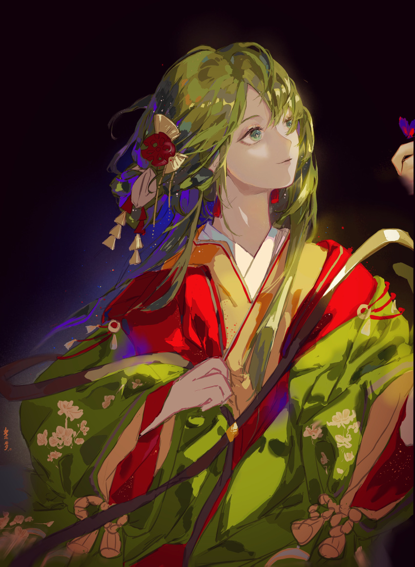 1other absurdres ambiguous_gender androgynous bangs black_background chinese_commentary enkidu_(fate) fate/grand_order fate/strange_fake fate_(series) gradient gradient_background green_eyes green_hair hair_ornament highres japanese_clothes kimono layered_clothing layered_kimono long_hair long_sleeves looking_away looking_to_the_side ribbon smile solo type-moon very_long_hair xumeng60429