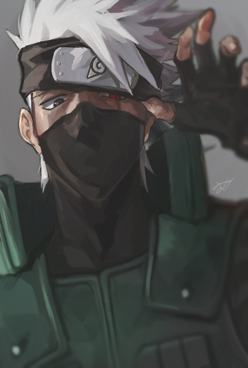 1boy close-up commentary_request fingerless_gloves forehead_protector fujitachobi gloves hatake_kakashi highres konohagakure_symbol male_focus mask mature_male mouth_mask naruto naruto_(series) ninja red_eyes scar short_hair silver_hair spiked_hair