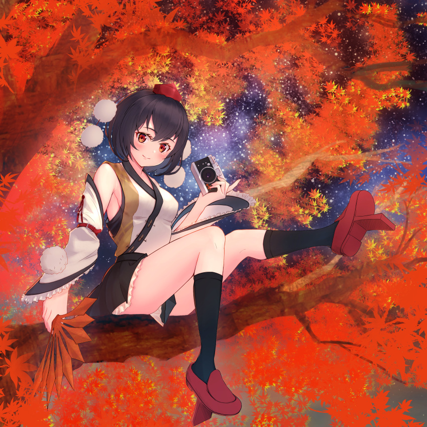 1girl absurdres adapted_costume autumn_leaves bare_shoulders black_hair black_legwear black_skirt blush camera closed_mouth commentary_request detached_sleeves foot_out_of_frame geta hand_fan hat highres holding holding_camera holding_fan japanese_clothes kimono long_sleeves looking_at_viewer outdoors pom_pom_(clothes) red_eyes red_footwear red_headwear shameimaru_aya short_hair sitting skirt smile tengu tengu-geta tokin_hat touhou ueno_tatsuki white_kimono white_sleeves wide_sleeves