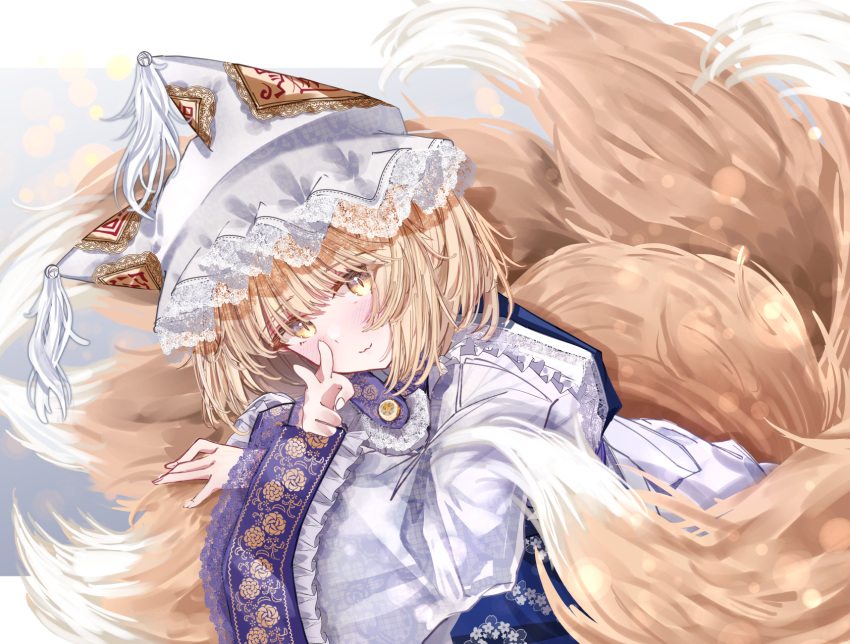 1girl :3 animal_ear_headwear blonde_hair closed_mouth commentary_request dress fox_girl fox_tail highres kitsune kyuubi looking_at_viewer multiple_tails sarasadou_dan short_hair slit_pupils smile solo tail touhou upper_body v white_dress white_headwear wide_sleeves yakumo_ran yellow_eyes