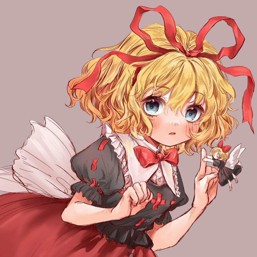 1girl 80isiiii bangs black_shirt blonde_hair blue_eyes blush bow bowtie breasts eyebrows_visible_through_hair frilled_shirt_collar frills grey_background hair_between_eyes hair_ribbon hands_up highres looking_at_viewer medicine_melancholy open_mouth puffy_short_sleeves puffy_sleeves red_bow red_bowtie red_ribbon red_skirt ribbon shirt short_hair short_sleeves simple_background skirt small_breasts solo su-san touhou wavy_hair