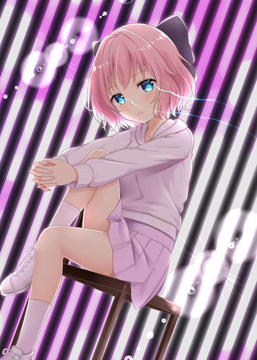 1girl absurdres black_background black_bow blue_eyes bow commentary_request glowing glowing_eyes grin hair_bow highres hiiragi_kae hood hood_down hoodie interlocked_fingers knee_up lens_flare long_sleeves looking_at_viewer miniskirt on_stool own_hands_clasped own_hands_together pink_background pink_hair pink_skirt pleated_skirt re:stage! shoes short_hair signature sitting skirt smile sneakers socks solo striped_background white_footwear white_hoodie white_socks yutuki_ame