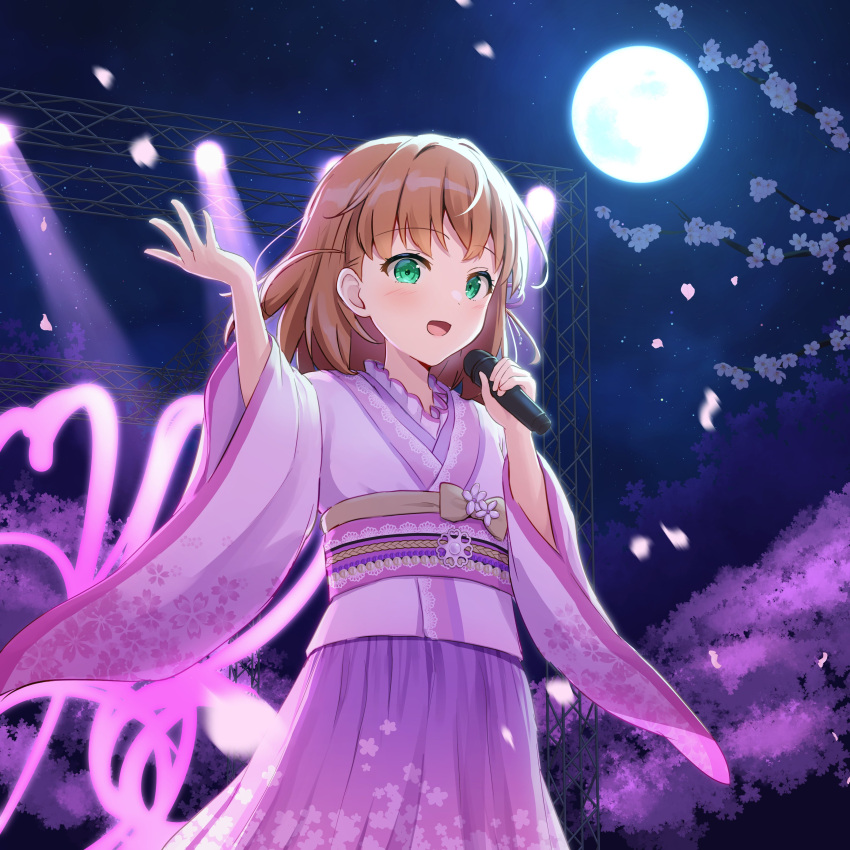 1girl :d absurdres blush brown_hair cherry_blossoms crossed_bangs falling_petals full_moon green_eyes hands_up highres hinoshita_kaho holding holding_microphone japanese_clothes kimono lace-trimmed_sash link!_like!_love_live! love_live! medium_hair microphone moon motion_blur music night night_sky open_mouth petals pink_kimono pink_sash pink_skirt sash side_ahoge singing skirt sky smile solo stage_lights upper_body virtual_youtuber yutuki_ame