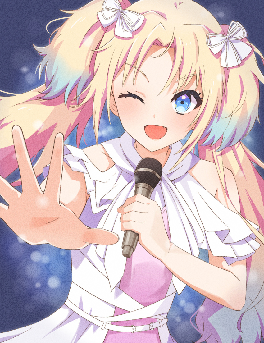 1girl absurdres bare_shoulders blonde_hair blue_background blue_eyes blue_hair bow clothing_cutout commentary daimanzoku! dress fang hair_bow highres holding holding_microphone link!_like!_love_live! link_to_the_future_(love_live!) love_live! microphone multicolored_hair multiple_hair_bows one_eye_closed open_mouth osawa_rurino parted_bangs pink_dress reaching reaching_towards_viewer shoulder_cutout twintails two-tone_dress two-tone_hair upper_body white_dress