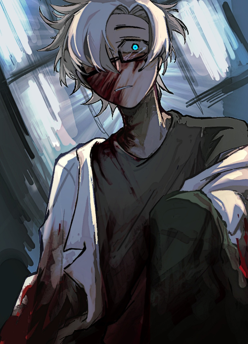 1boy black_shirt blood blood_on_clothes blood_on_face blood_on_neck blue_eyes broken_eyewear chinese_commentary commentary_request glasses green_pants highres kanou_aogu lab_coat male_focus open_clothes pants rectangular_eyewear saibou_shinkyoku semi-rimless_eyewear shirt short_hair solo white_hair yi_xianshi