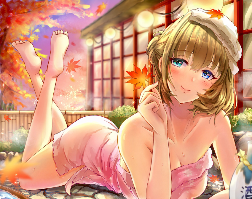 1girl aqua_eyes autumn bangs barefoot blonde_hair blue_eyes blunt_bangs blush breasts cleavage closed_mouth collarbone head_tilt heterochromia highres holding holding_leaf idolmaster idolmaster_cinderella_girls leaf legs_up long_hair looking_at_viewer lying maple_leaf medium_breasts mole mole_under_eye naked_towel nyome991 on_stomach onsen outdoors purple_sky shiny shiny_hair smile soles solo takagaki_kaede tied_hair towel