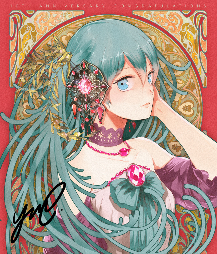 1girl anniversary aqua_eyes aqua_hair art_nouveau artist_name bare_shoulders blue_eyes bow choker congratulations english_text from_side gem hair_between_eyes hair_ornament hair_tucking hand_on_own_cheek hand_on_own_face hand_up hatsune_miku highres jewelry laurels light_smile looking_at_viewer necklace portrait red_background signature solo strapless twintails vocaloid yuu_(arcadia)