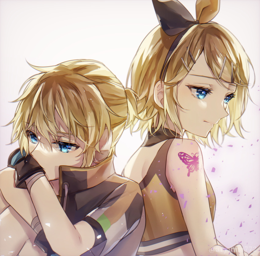 1boy 1girl aryuma772 back-to-back bangs bare_arms black_bow black_gloves black_hairband blonde_hair blue_eyes bow bow_hairband brother_and_sister butterfly_tattoo closed_mouth gloves hair_ornament hairband hairclip highres kagamine_len kagamine_rin orange_bow shiny shiny_hair short_hair short_ponytail shoulder_blades shoulder_tattoo siblings swept_bangs tattoo twitter_username two-tone_bow upper_body vocaloid white_background