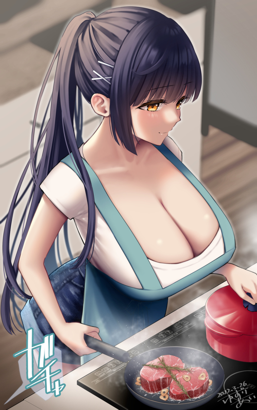 1girl apron bangs bare_arms black_hair blurry blush breasts cleavage closed_mouth cooking depth_of_field eyebrows_visible_through_hair food frying_pan green_apron hair_ornament hairclip highres indoors large_breasts long_hair original ponytail pot short_sleeves smile solo steak stove wooden_floor yellow_eyes yuzuri_ai