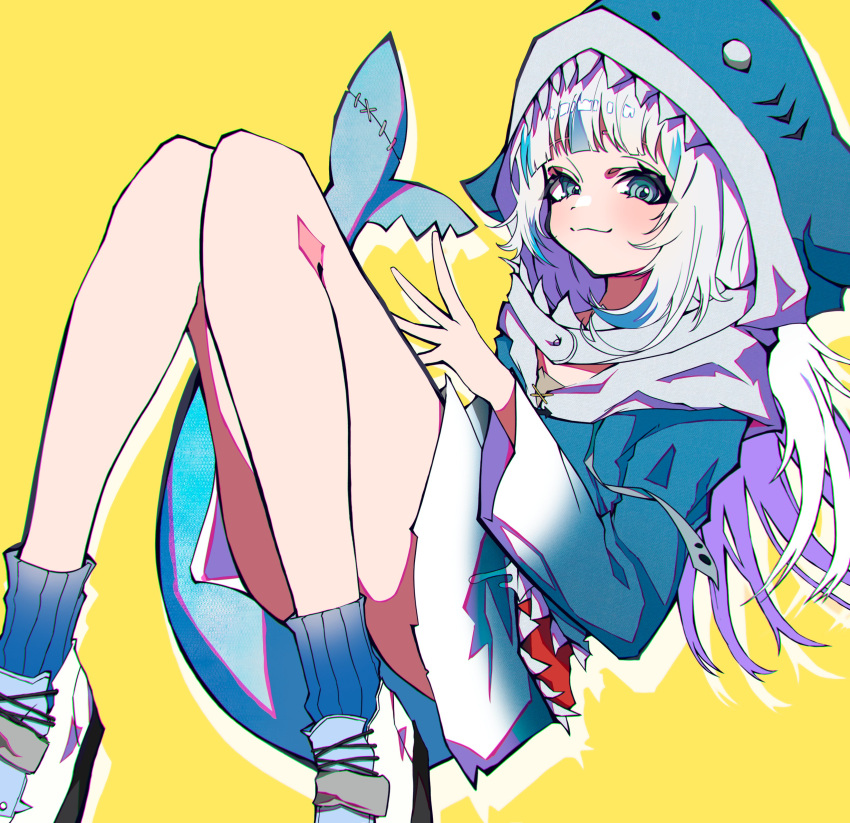 1girl :3 absurdres animal_costume animal_hood bangs blue_eyes blue_hair blue_hoodie blunt_bangs commentary fish_tail gawr_gura highres hololive hololive_english hood hoodie kekel long_sleeves looking_at_viewer medium_hair multicolored_hair shark_costume shark_girl shark_hood shark_tail shoes simple_background smile sneakers solo stitches streaked_hair tail virtual_youtuber white_hair wide_sleeves yellow_background