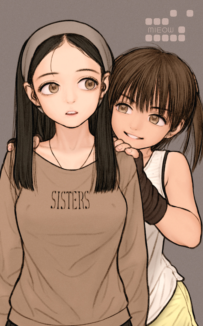 2girls bandana black_gloves black_hair breasts brown_eyes brown_hair brown_sweater clothes_writing commentary_request fingerless_gloves fingernails forehead gloves grey_background grin highres hug hug_from_behind long_hair multiple_girls original parted_hair rustle short_hair short_twintails siblings sisters small_breasts smile straight_hair sweater tank_top twintails