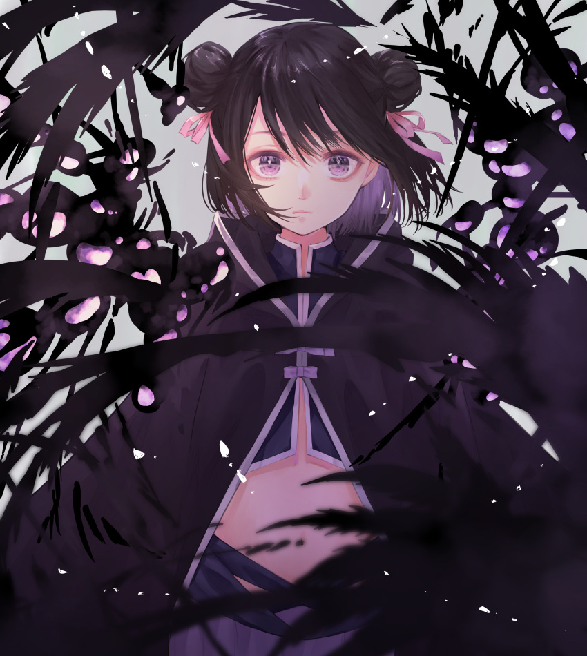 1girl absurdres bangs black_cloak black_feathers black_hair black_theme black_wings blurry bow cloak closed_mouth crop_top cross-laced_clothes depth_of_field doppel_(madoka_magica) double_bun expressionless feathers flat_chest floating_hair grey_background hair_between_eyes hair_ribbon high_collar highres hood hood_down hooded_cloak kuroe_(magia_record) light_particles looking_at_viewer magia_record:_mahou_shoujo_madoka_magica_gaiden mahou_shoujo_madoka_magica medium_hair midriff pink_ribbon purple_bow purple_eyes ribbon riri_(ririwaldorf) silver_trim simple_background solo swept_bangs wings