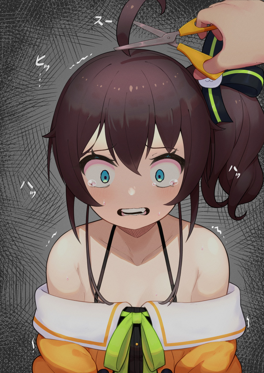 1girl absurdres ahoge bangs bare_shoulders blue_eyes brown_hair collarbone commentary_request crying crying_with_eyes_open cutting_hair eyebrows_visible_through_hair green_ribbon grey_background halterneck highres hololive lunch_boxer motion_lines natsuiro_matsuri off_shoulder open_mouth ribbon scared scissors short_hair side_ponytail solo_focus tears teeth trembling upper_body virtual_youtuber wide-eyed