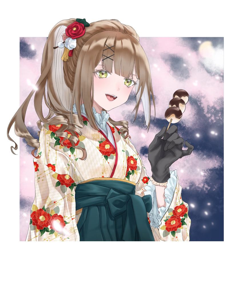 1girl absurdres bangs black_gloves blush chinese_commentary eyebrows_visible_through_hair finellen flower food girls'_frontline girls'_frontline_neural_cloud gloves green_eyes hair_flower hair_ornament hairclip hakama highres holding holding_food japanese_clothes kimono light_brown_hair long_hair looking_at_viewer open_mouth ponytail sakuya_(girls'_frontline_nc) simple_background smile solo teeth upper_body upper_teeth white_day wide_sleeves