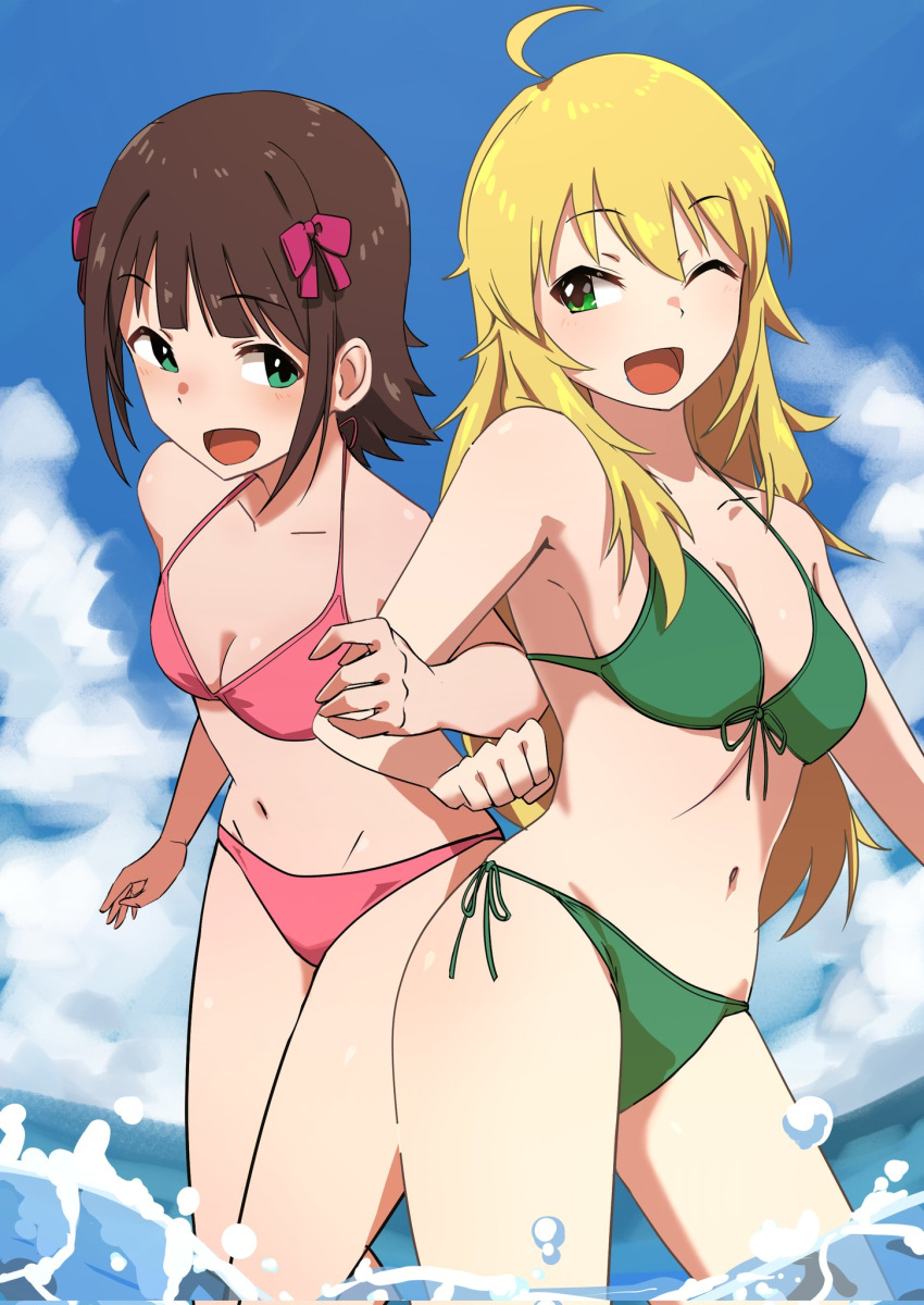 2girls :d ;d ahoge amami_haruka bangs bare_arms bare_legs bikini blonde_hair blue_sky bow breasts brown_hair cleavage collarbone day eyebrows_visible_through_hair front-tie_bikini front-tie_top green_bikini green_eyes groin hair_bow highres hoshii_miki idolmaster idolmaster_(classic) locked_arms long_hair medium_breasts medium_hair ms_rinmoku multiple_girls navel one_eye_closed open_mouth outdoors pink_bikini red_bow shiny shiny_hair side-tie_bikini sideboob sky small_breasts smile standing straight_hair swimsuit very_long_hair wading