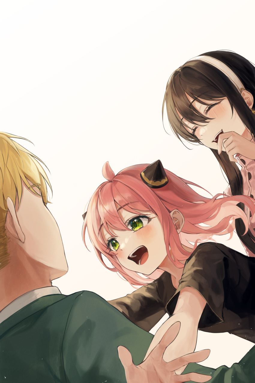 1boy 2girls :d ^_^ ^o^ absurdres anya_(spy_x_family) black_hair blonde_hair blush closed_eyes dutch_angle ekina_(1217) facing_another family highres imminent_hug multiple_girls outstretched_arms pink_hair simple_background smile spy_x_family twilight_(spy_x_family) upper_body white_background yor_briar