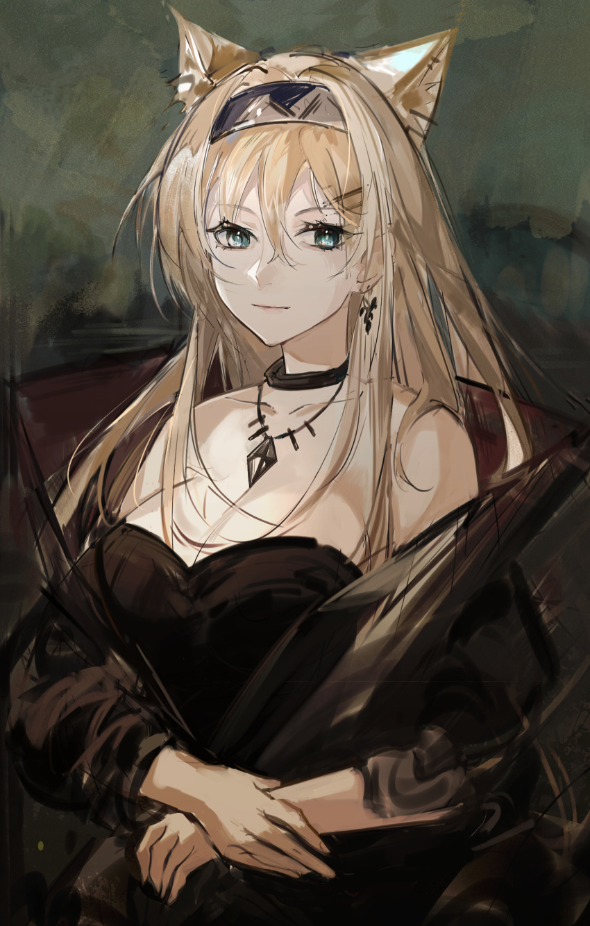 1girl absurdres animal_ears arknights bangs bare_shoulders black_choker black_hairband black_jacket blonde_hair blue_eyes breasts choker cleavage commentary_request hair_between_eyes hairband highres horn_(arknights) jacket jewelry large_breasts light_smile long_hair long_sleeves looking_at_viewer mona_lisa necklace off_shoulder qianzhu solo strapless tube_top upper_body wolf_ears