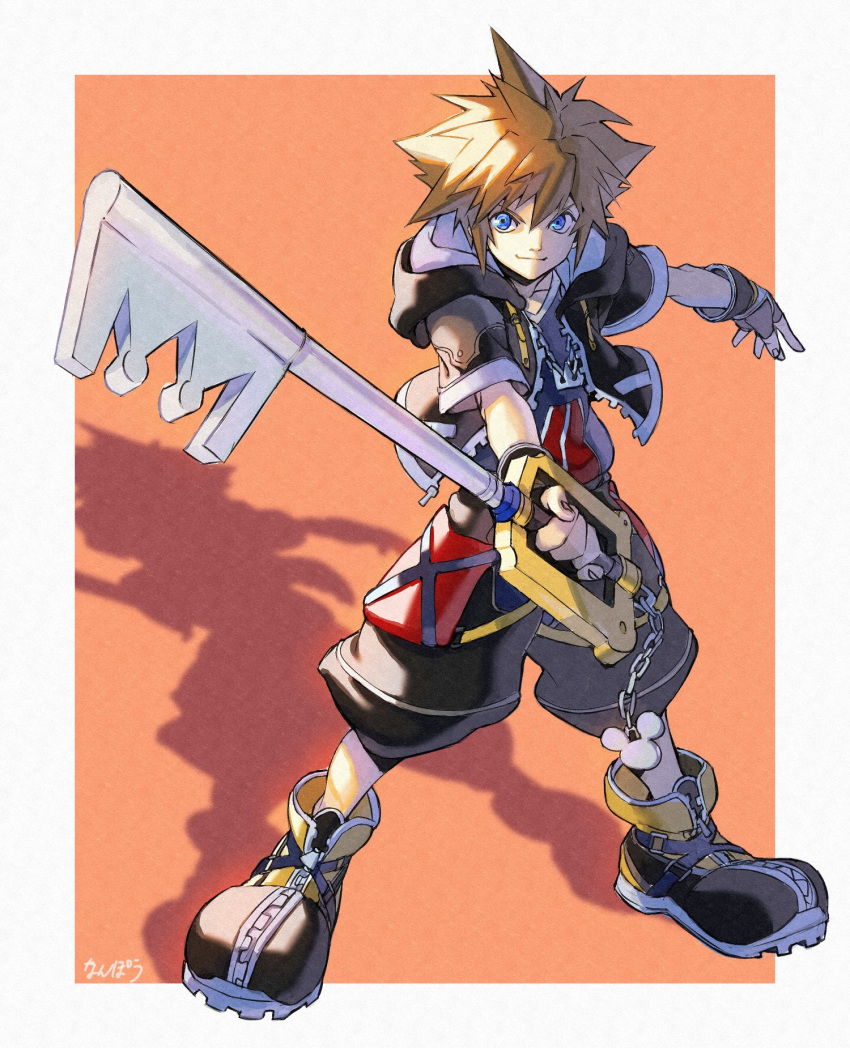 1boy baggy_shorts blue_eyes brown_hair fighting_stance fingerless_gloves full_body gloves highres holding holding_weapon hood hooded_jacket jacket jewelry keyblade keychain kingdom_hearts kingdom_hearts_ii nanpou_(nanpou0021) necklace orange_background shadow short_sleeves solo sora_(kingdom_hearts) spiked_hair weapon