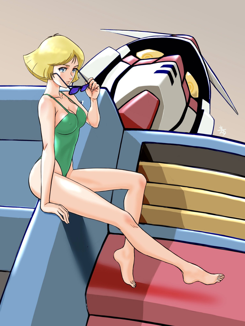 aobito_sukayaka_bystander barefoot blonde_hair blue_eyes breasts brown_background cleavage covered_nipples green_swimsuit gundam highres holding holding_eyewear looking_at_viewer mecha medium_breasts mobile_suit mobile_suit_gundam rx-78-2 sayla_mass science_fiction short_hair sitting sunglasses swimsuit v-fin yellow_eyes